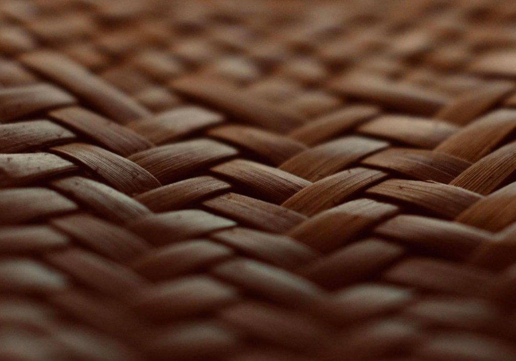Takirua, whakatakoto pattern on a kete whakairo