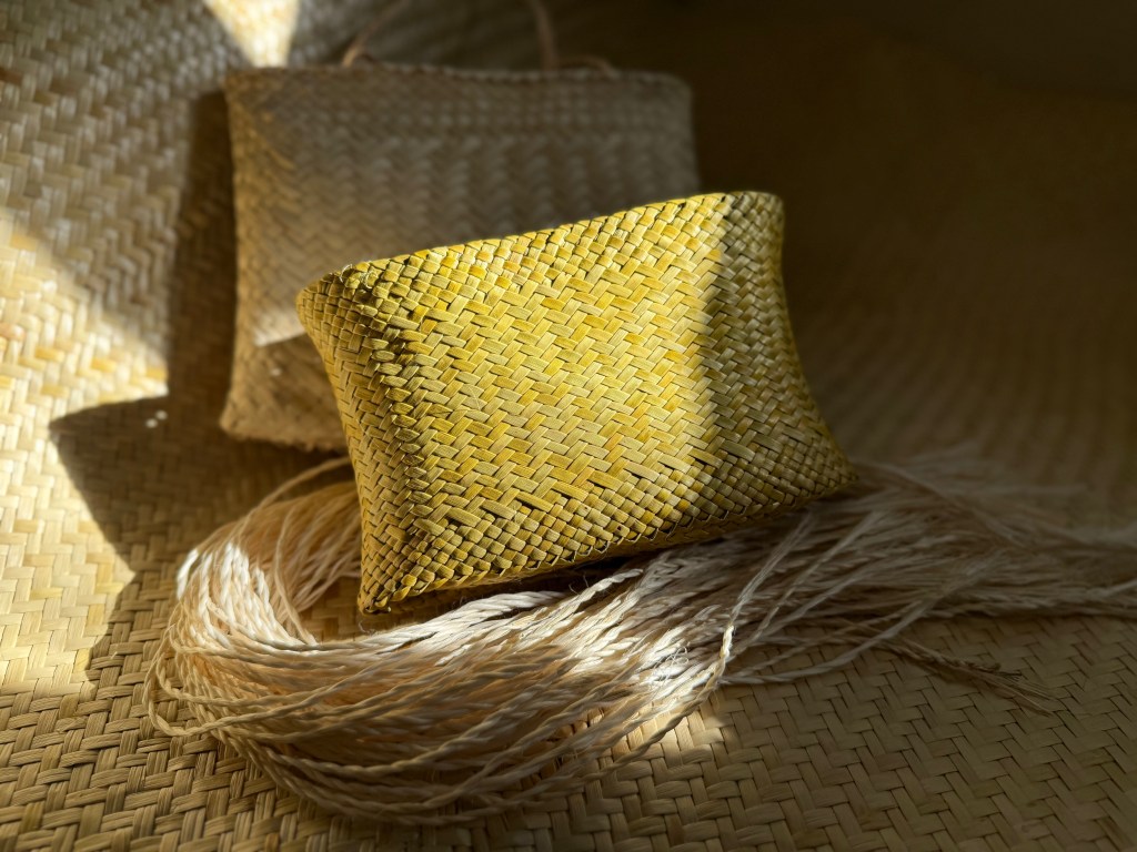 Contrasting weaving fibres.